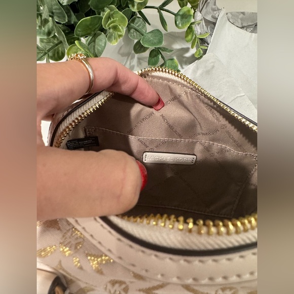 Beautiful New W/Tags Michael Kors Mini Boston Bag - Picture 8 of 13